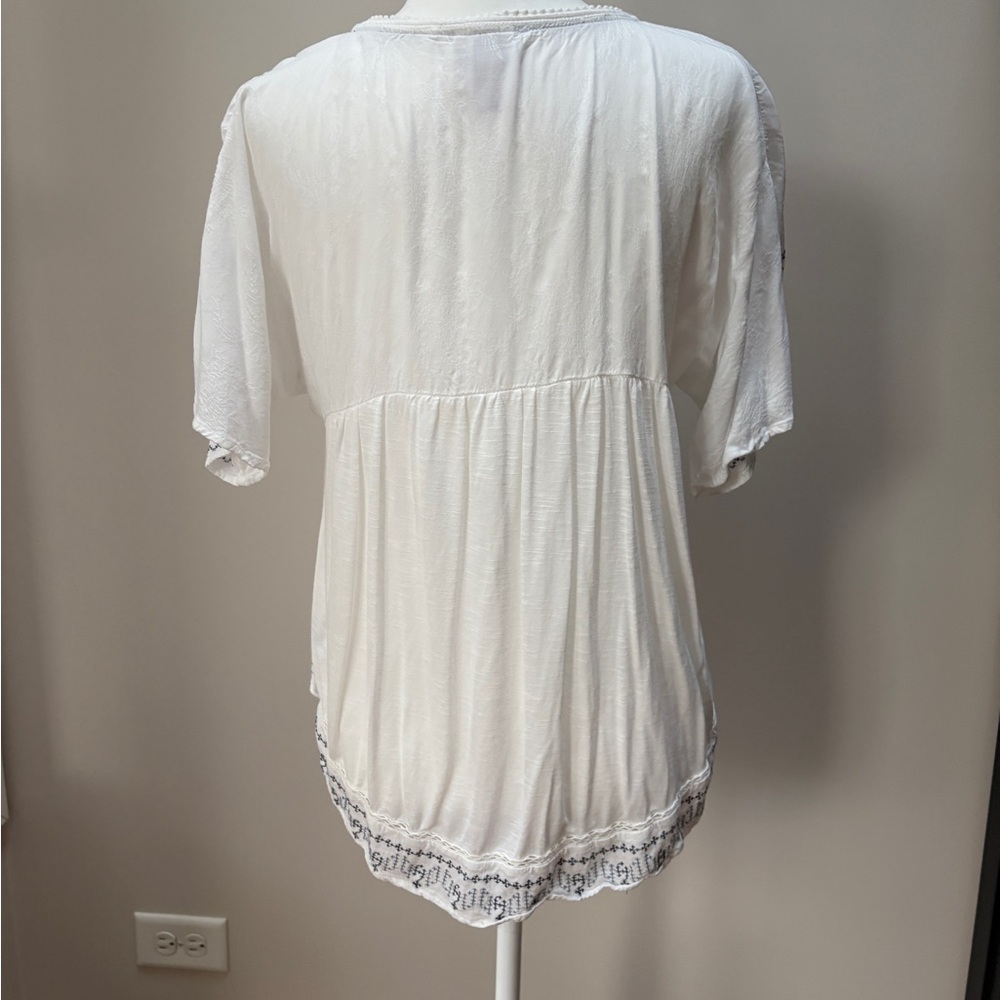 Knox Rose White and Blue Floral Embroidered Top - Picture 3 of 9